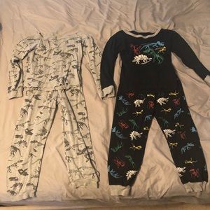 2 sets of boys size 7 dinosaur pajamas